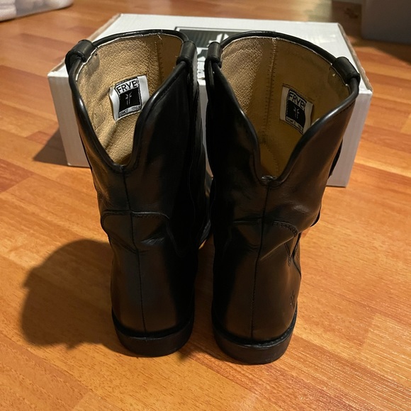 Frye Paige short riding boots, excellent condition,size 7 - Picture 7 of 11